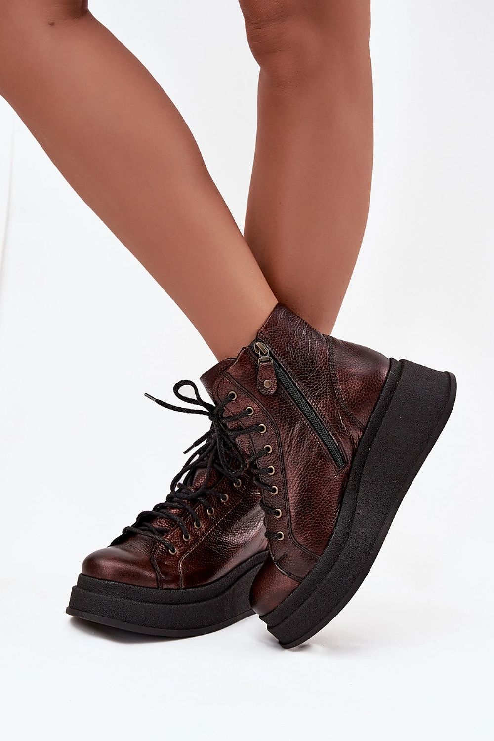 Platform boots model 220500 Step in style