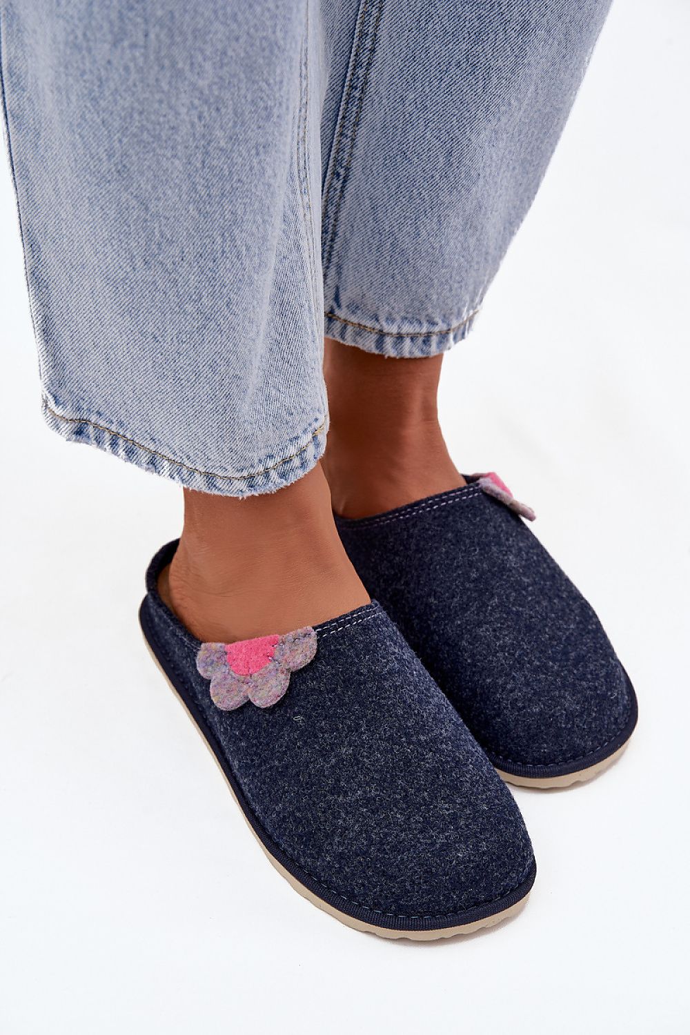 Slippers model 222291 Step in style