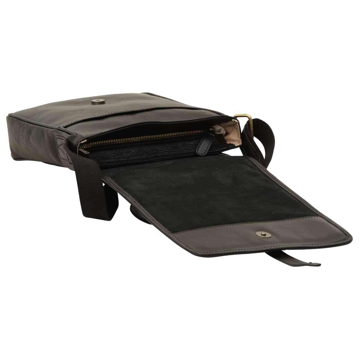 Small Leather Bag With Magnetic Closure - Black