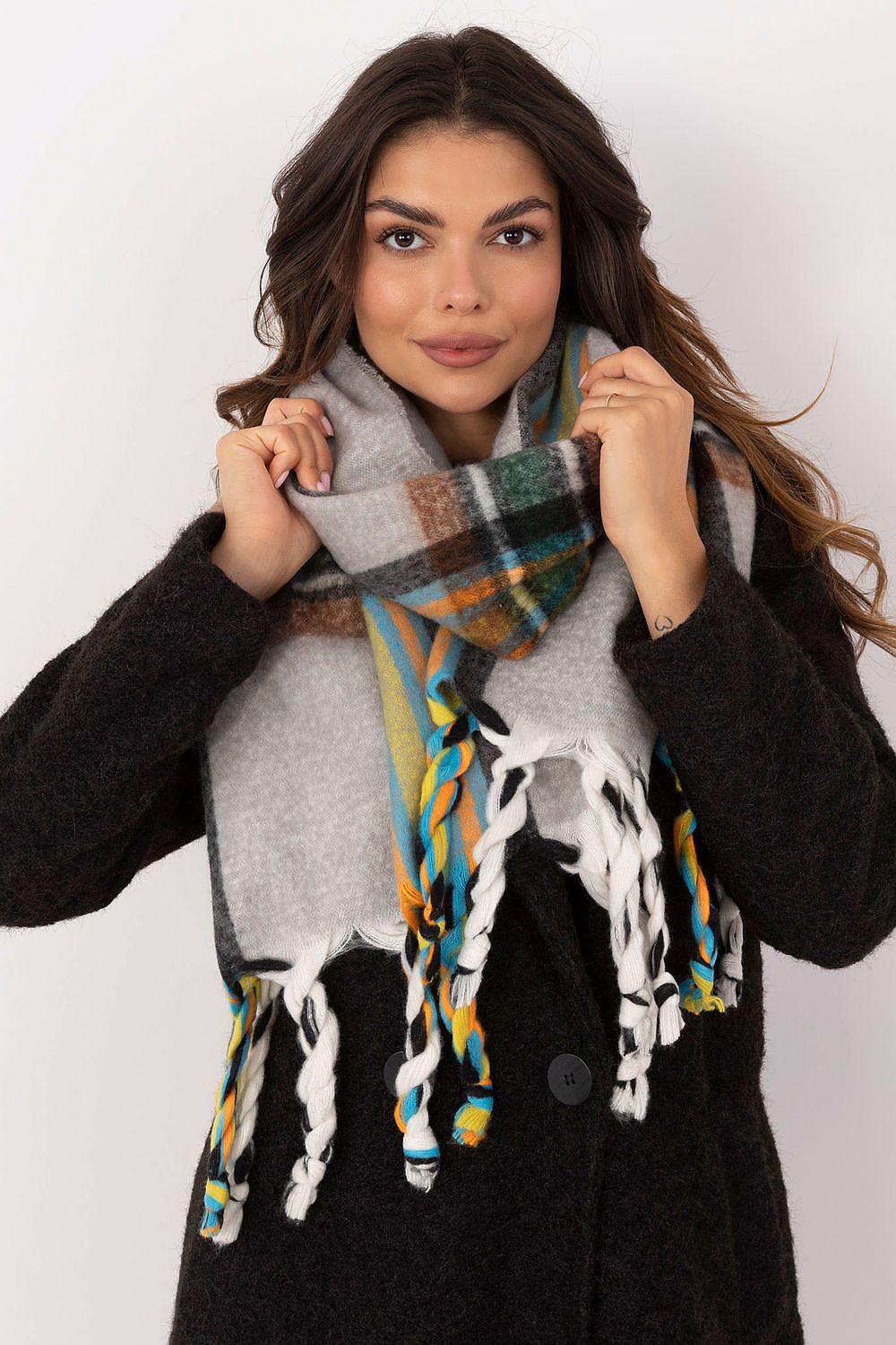  Shawl model 202583 AT 