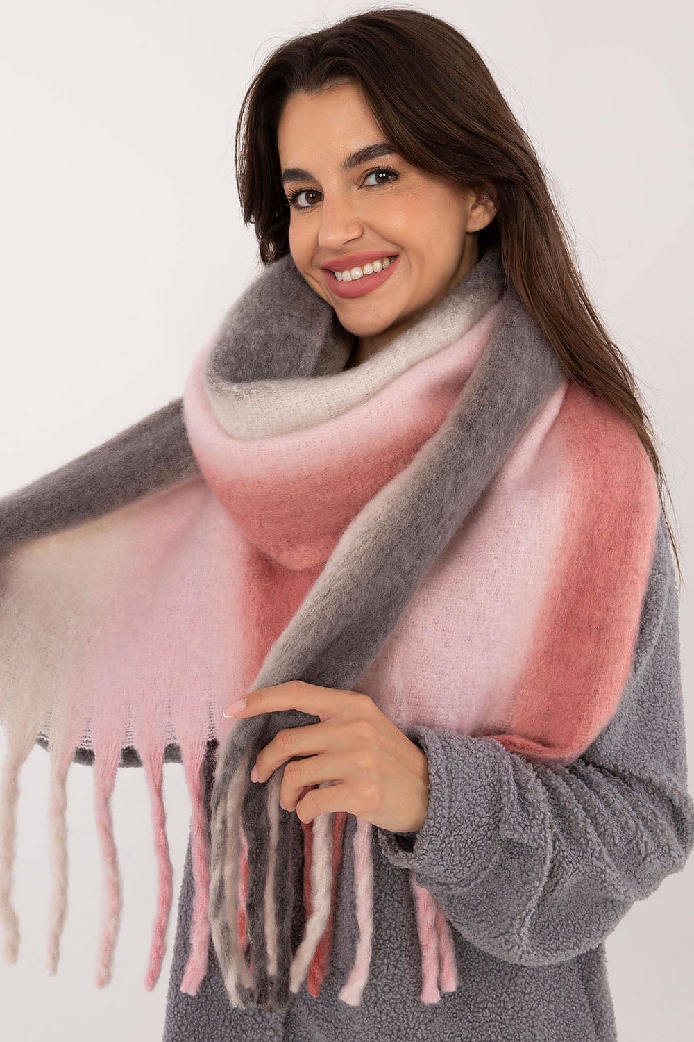  Shawl model 203184 AT 