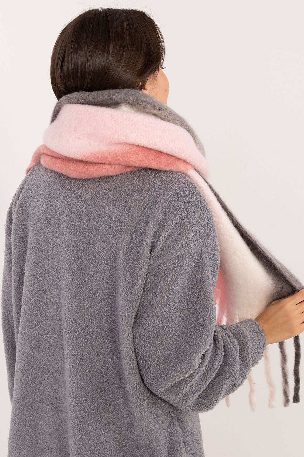  Shawl model 203184 AT 