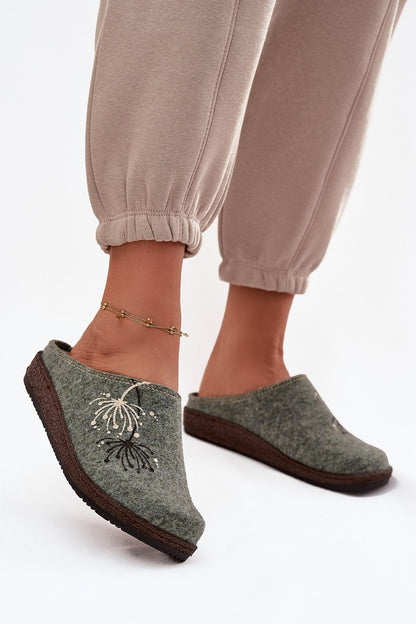  Slippers model 220064 Step in style 