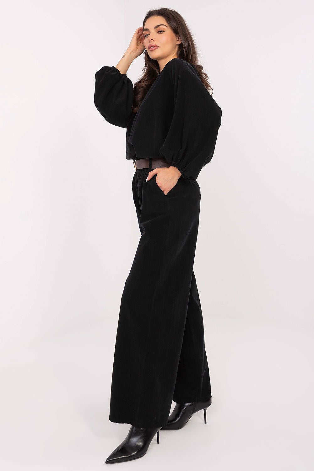  Women trousers model 220280 Italy Moda 