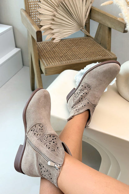  Boots model 224433 Step in style 