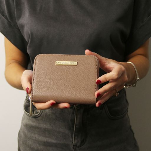 Kore - Exclusive zip around leather wallet